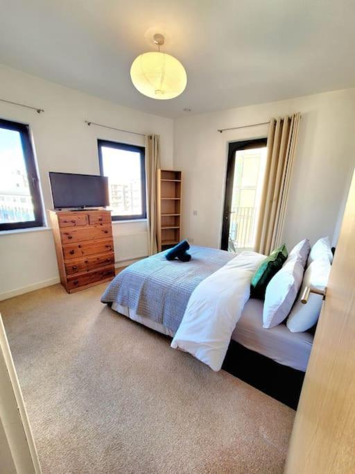 Battersea Power Station Suite London Exterior photo