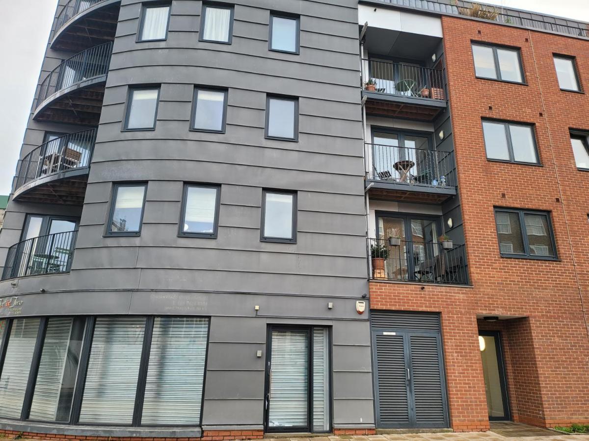 Battersea Power Station Suite London Exterior photo