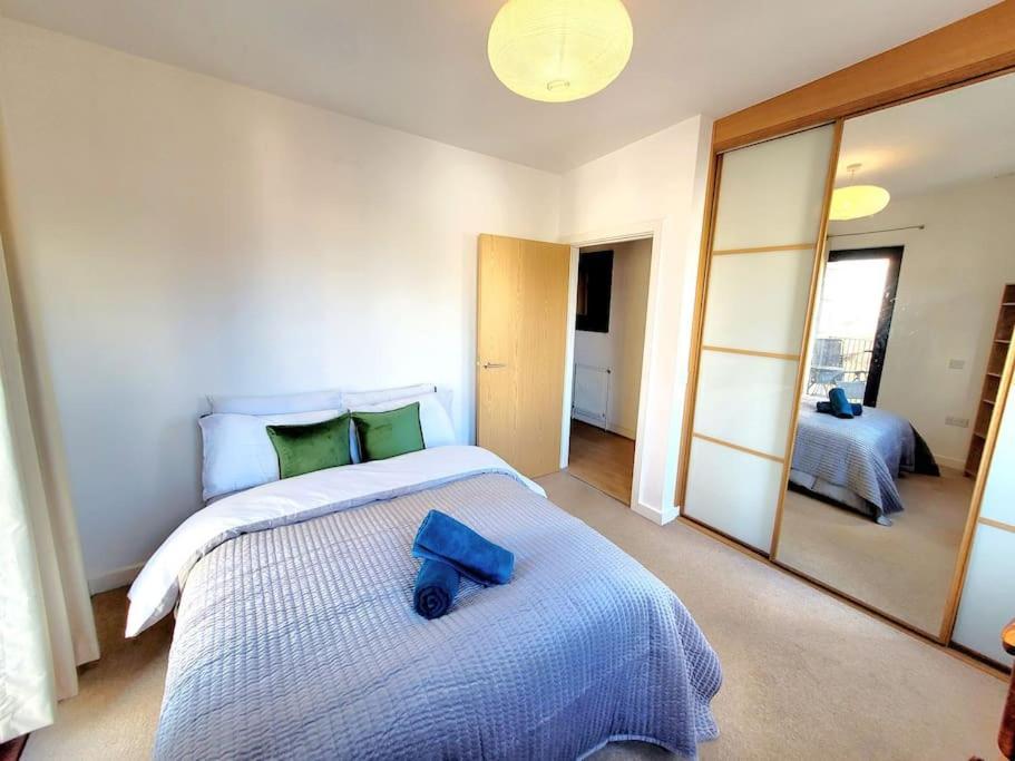 Battersea Power Station Suite London Exterior photo